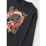 Mayoral felső fülhallgatóval az elején 